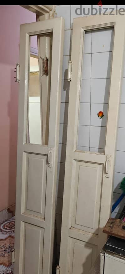 باب اوكرديون بمفصلاته