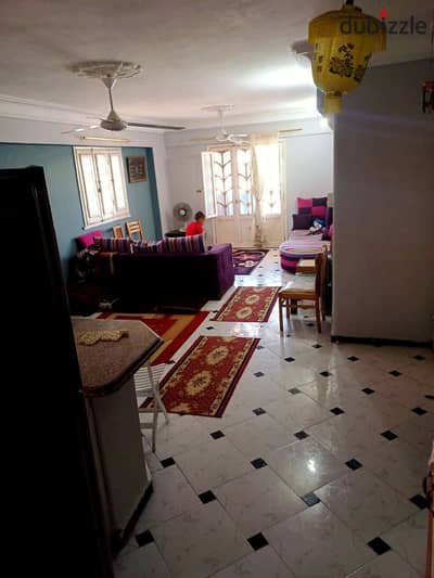 Furnished apartment for annual rent, family or newlyweds, super-lux finishing, all facilities available: water, electricity, and elevator. 3 bedrooms, 2-piece reception, kitchen, 2 bathrooms, on the fifth floor, upper in Alexandria, Agami, kilo 21, on Al-Nakhil beach, in a very distinguished location.