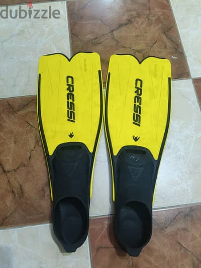 زعانف cressi مقاس 37 /38 حالتها جيده