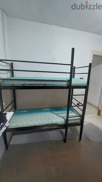 سرير اطفال بدورين