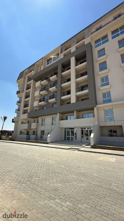 شقه للبيع في قلب منطقة R7 العاصمة الإداريه  مساحة 176م  في كمبوند ذا لوفت the loft new capital  بخصم الكاش 40%