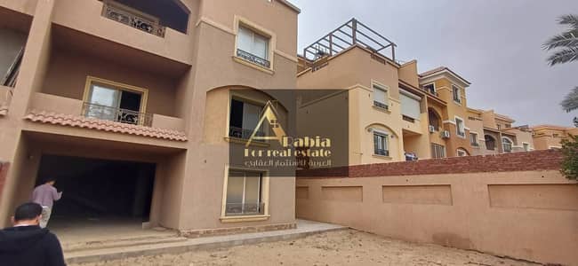 توين هاوس مميز في لو روا | 520م مباني ومقسم إلى 2 دوبلكس – مثالي لأسرتين