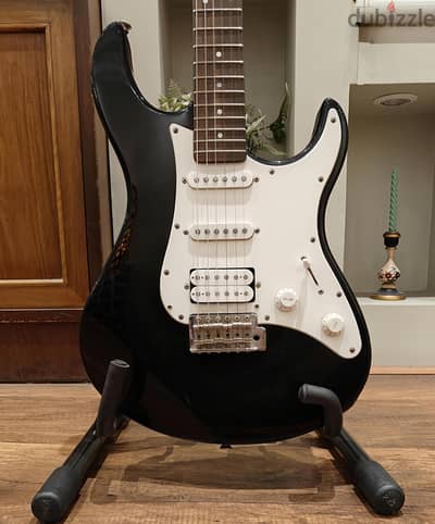 Mint- Yamaha EG112 -HSS Electric guitar h in Black