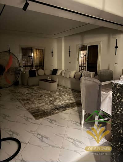 شقة للبيع تشطيب مميز في اللوتس الجنوبية بالقرب من شارع النوادي الرئيسي