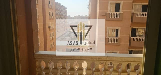 شقة للبيع في كمباوند كيميت المهندسين الكميائين بالاندلس بالقرب من ذا ايكون وميفيدا والجامعة الأمريكية والتسعين الجنوبى