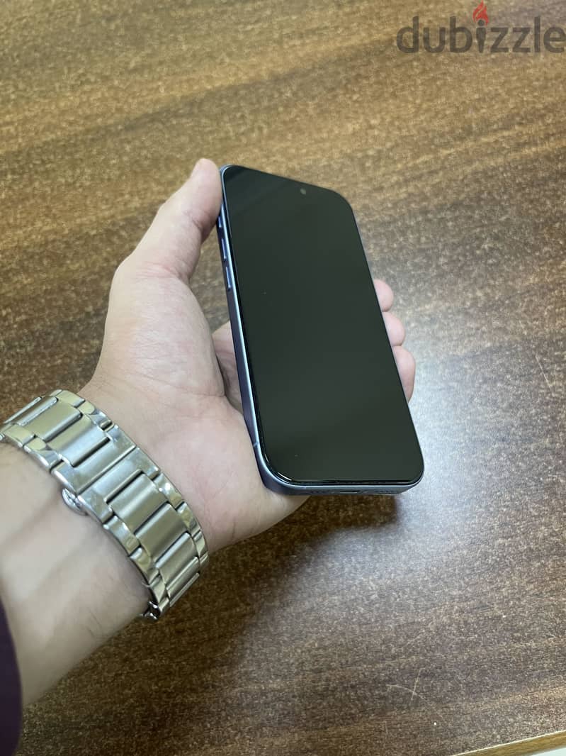 Apple - iPhone 17 4