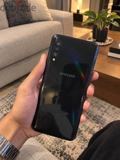 سامسونج  A30s.  حاله فوق الممتازه. متفتحش نهائي