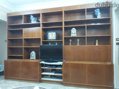 مكتبه