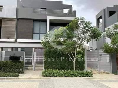 بالتقسيط علي 12 سنه فيلا 350 متر للبيع  3 ادوار في كمبوند  park valley الشيخ زايد بجوار جامعة مصر الدولية و مول العرب
