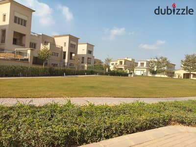 فيلا 4 غرف نوم متشطبة بالمطبخ والتكييفات للبيع في أب تاون كايرو إعمار Uptown Cairo Emaar