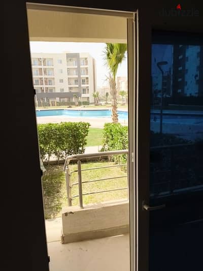 Chalet for sale in Marsa Matrouh Beach 4 ground floor with 2 gardens, direct sea view, directly overlooking the swimming pool, 91 meters, two bedrooms and a bathroom, first occupancy *without furniture*
