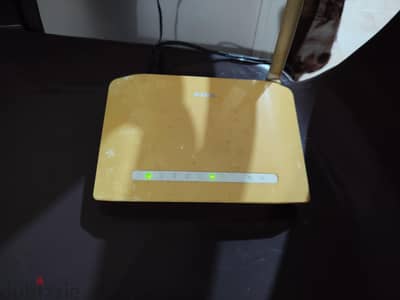 راوتر D-Link حالة ممتازة ويعمل بكفاءة عالية بالادابتور