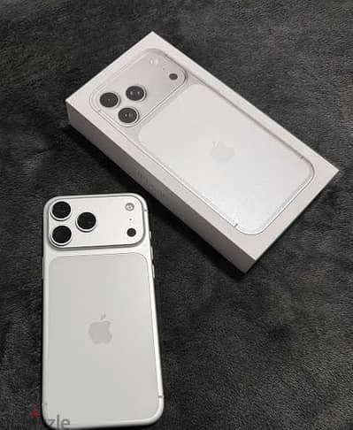 IPhone 17 Pro Max silver zero scratches