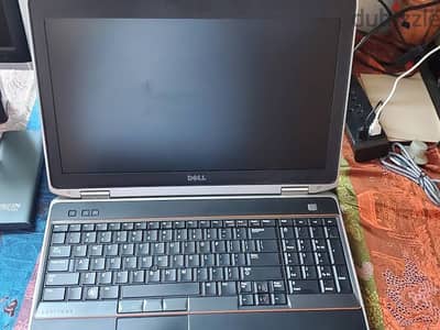 جهاز Latitude e6520 بحاله ممتازه ssd رامات 12 وكارتين شاشه