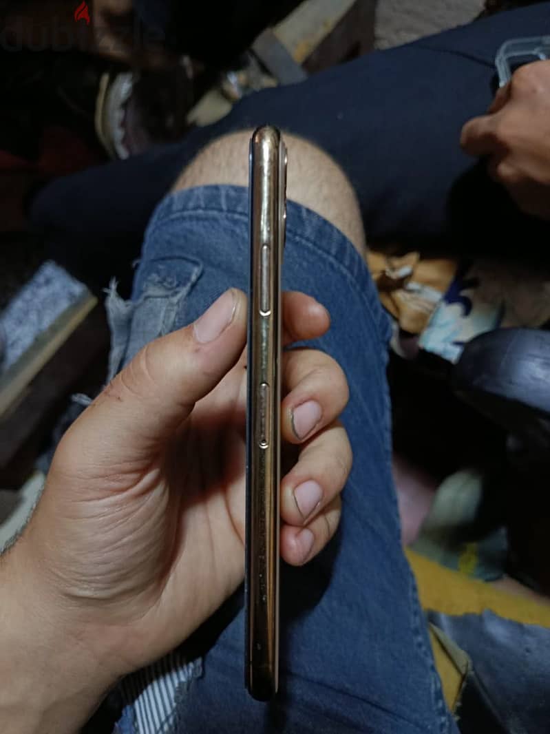 Apple - iPhone 11 Pro Max 2