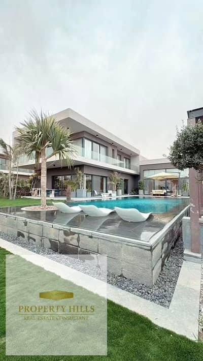 A large standalone villa with a unique area, first row by the sea. All rooms are distinctive and overlooking the sea. You will receive it finished with air conditioning and the kitchen.