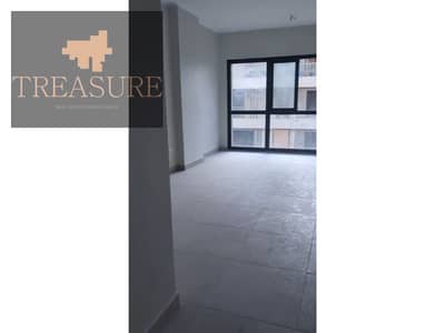 شقة بالمطبخ وتكييفات للإيجار في فيليت سكاي كوندوز