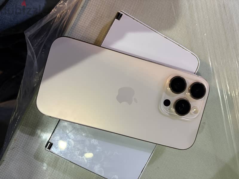 Apple - iPhone 16 Pro 4