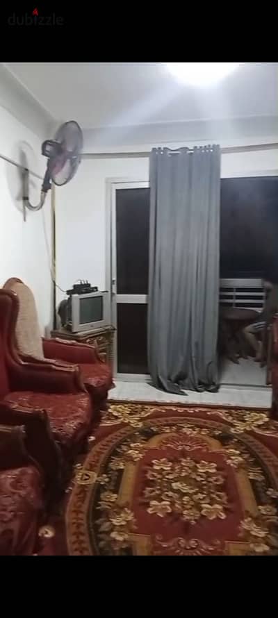 شقة مفروشة للايجار السنوي اسره أو عريس أو طالبه أو شركة 2 نوم ريسبشن قطعتين مطبخ حمام الدور التاني علوي يوجد جميع المرافق مياه وكهرباء بالإسكندرية العجمي الكيلو21 بشاطئ النخيل بموقع متميز جدا