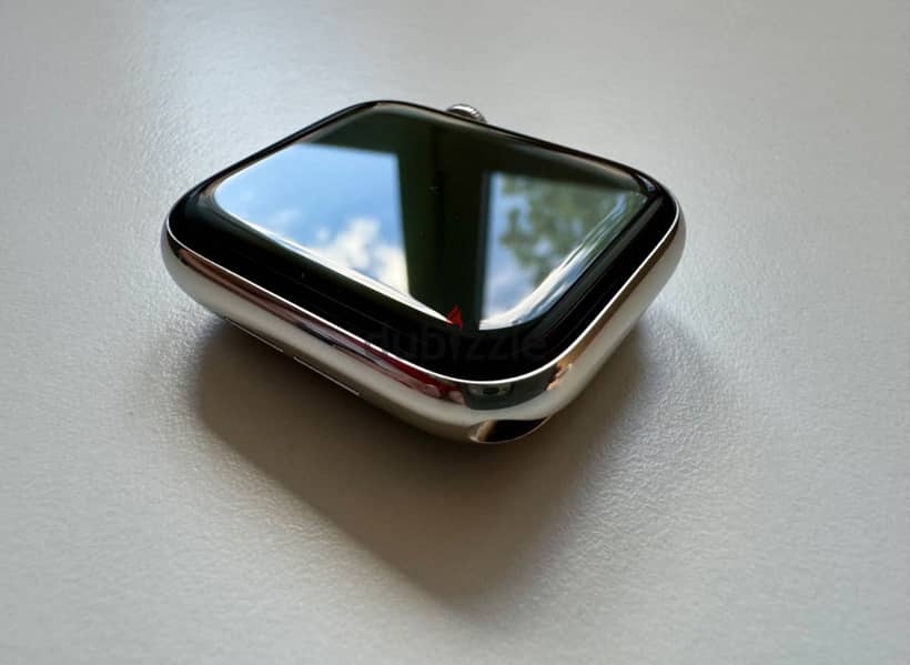 Apple Watch Series 4 44mm GPS + Cellular 1
