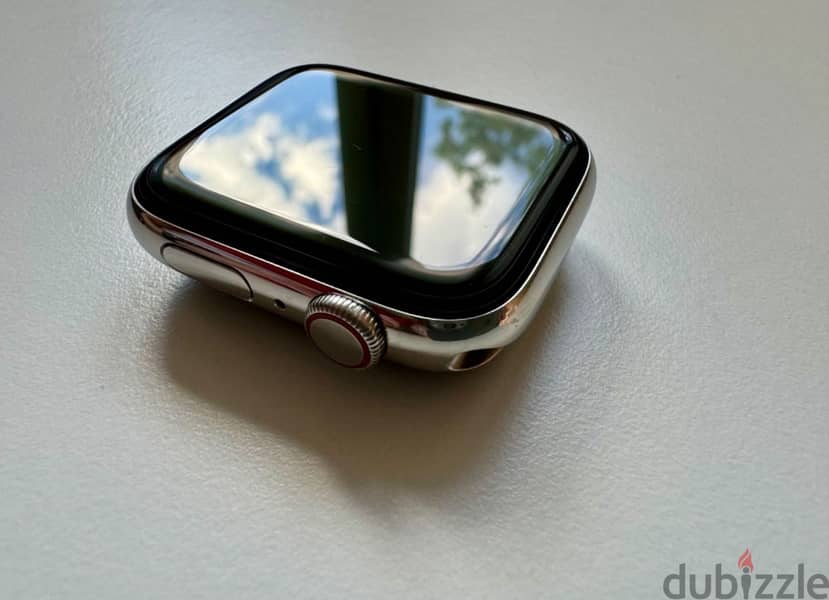 Apple Watch Series 4 44mm GPS + Cellular 2