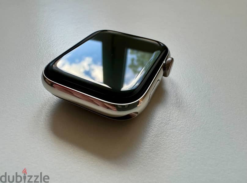 Apple Watch Series 4 44mm GPS + Cellular 3