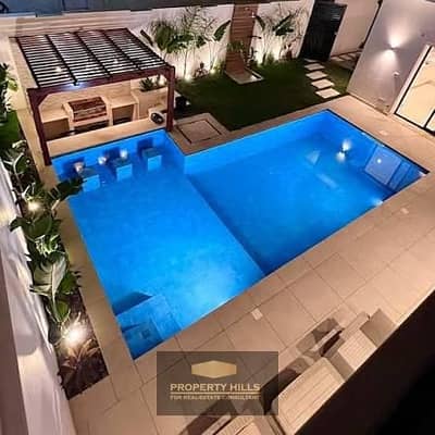 وحدة سكنية 3 ادوار بجاردن خاص استلام فورى بكمبوند راقى فى مدينة الشروق بالقرب من ماونتن فيو و بالم هيلز و دقائق من الجامعة البريطانية