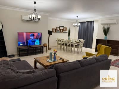شقة فاخرة مفروشة بالكامل للإيجار في ويست تاون – الكورت يارد، سوديك 223م² | الدور الثاني | 3 غرف نوم | 3 حمامات | تشطيب راقٍ جدًا