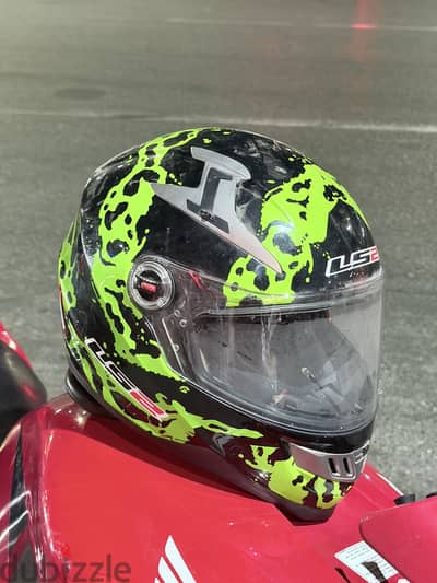 Helmet L. S. ٢