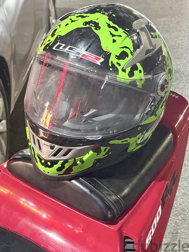 Helmet L. S. ٢ 2