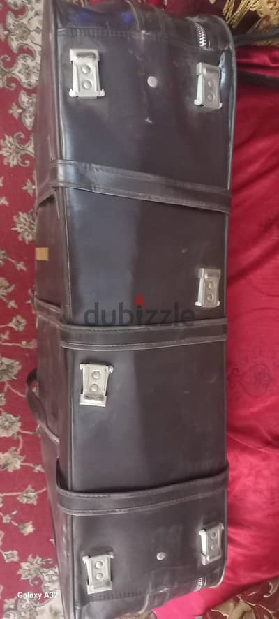 شنطة سفر جلد كبيره