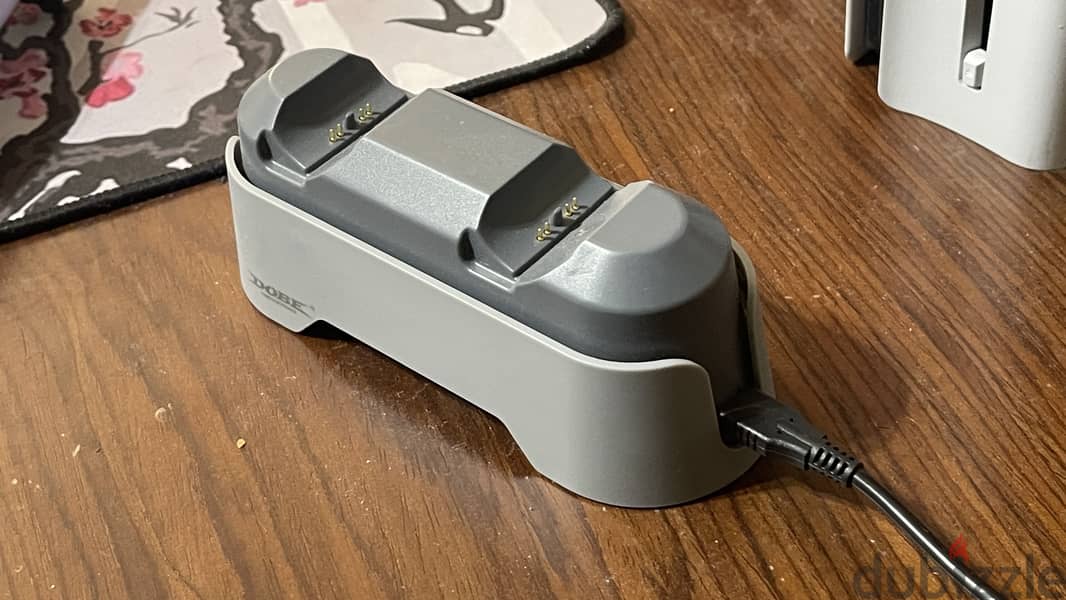 Controller stand charger 1