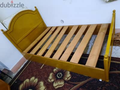 سرير 120x2سم كامل بلمولل كامله ومعاه المرتبه قطن تنجيد حديث ونظيفه جدا