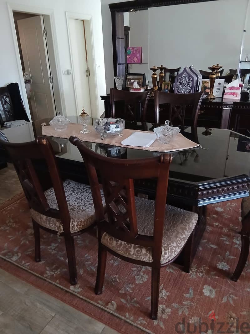 good condition dinning room 3