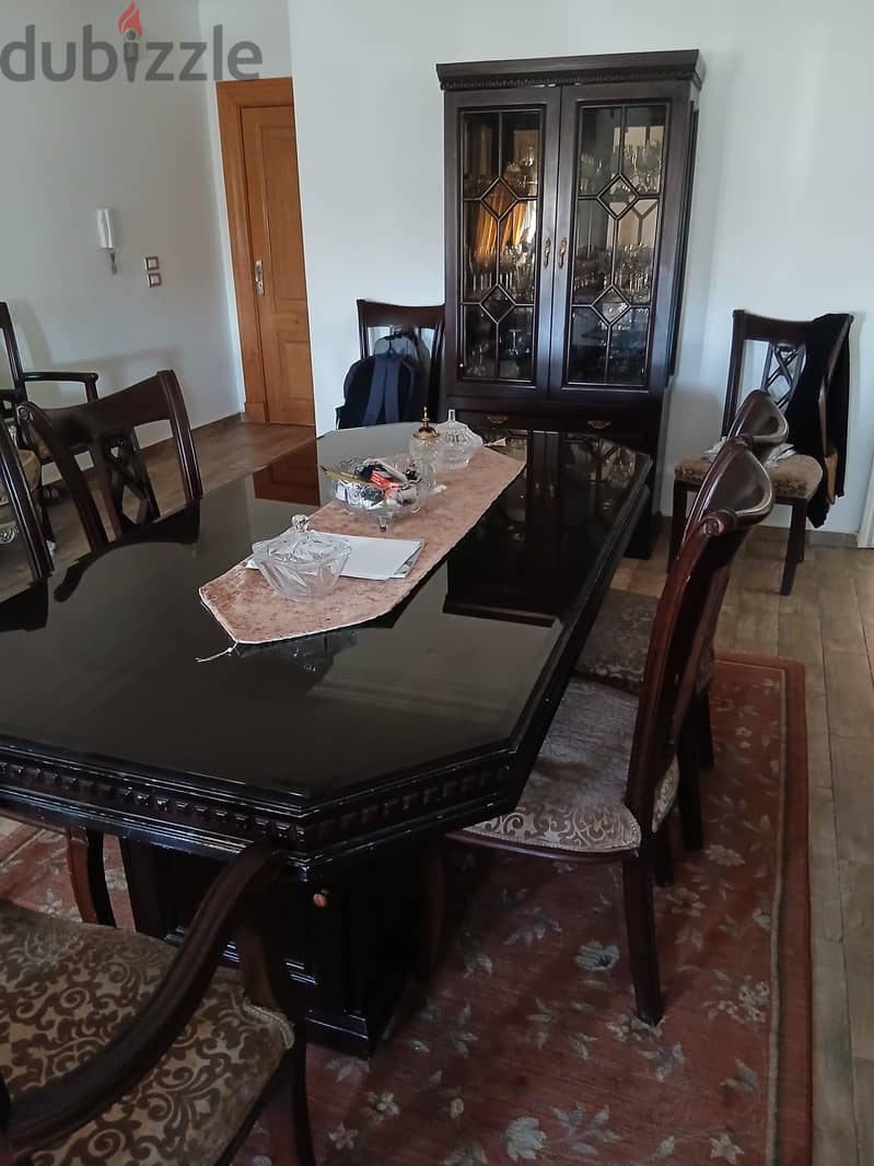 good condition dinning room 4