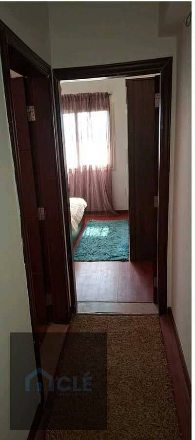 شقة فاخرة مفروشة باجدد الفرش و احدث الاجهزة للايجار بموقع مميز و باقل سعر في كمبوند سمارت لايف بالمستثمرين الجنوبية , بالقاهرة الجديدة , مساحة 120 م