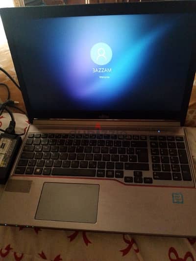 لاب توب بشاشه كبيره