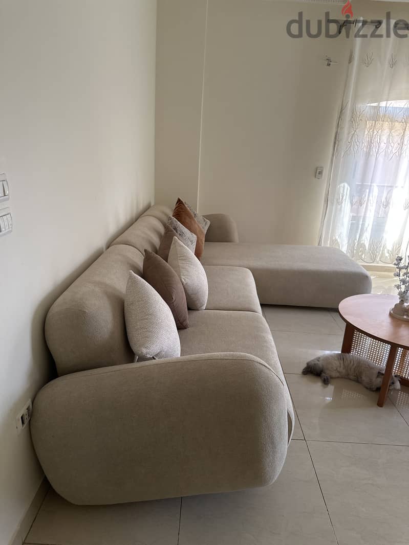 Unique L-Shaped Sectional, Like-New Condition. 4