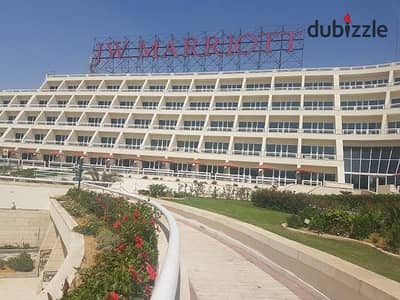 For daily and monthly rent in an upscale villas area behind the Jw Marriott - Mirage-Residence hotels, steps from the ring road and Suez Road, a furnished, air-conditioned apartment of 250m in a chic super-lux villa