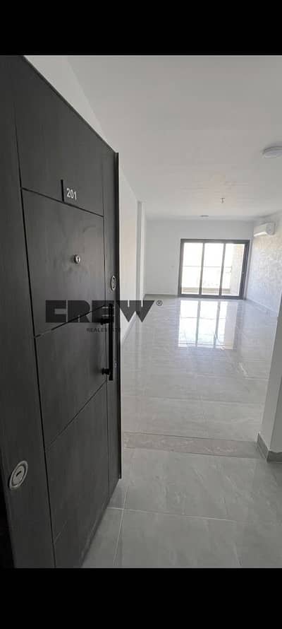 شقة للايجار متشطبة بالكامل بالمطبخ و التكيفات في المراسم - فيفث سكوير - في قلب الجولدن سكوير - التجمع الخامس