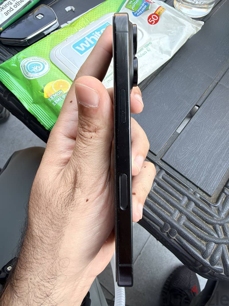 Apple - iPhone 16 Pro black 1
