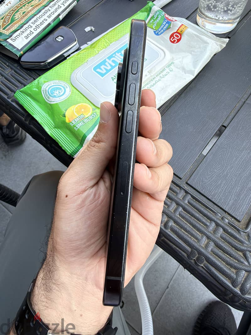 Apple - iPhone 16 Pro black 3
