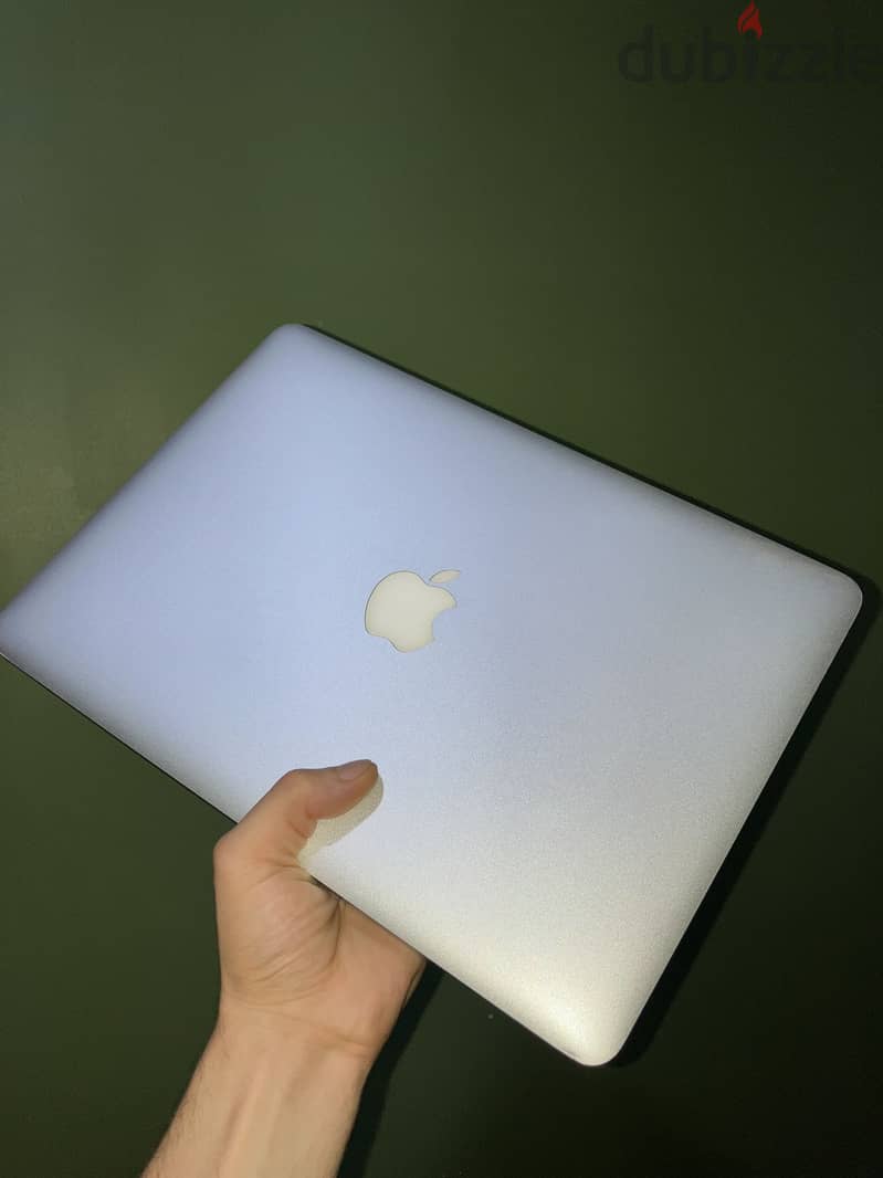 MacBook Air 2017 with box zirooo 4
