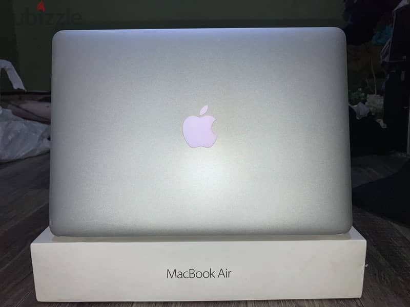 MacBook Air 2017 with box zirooo 5