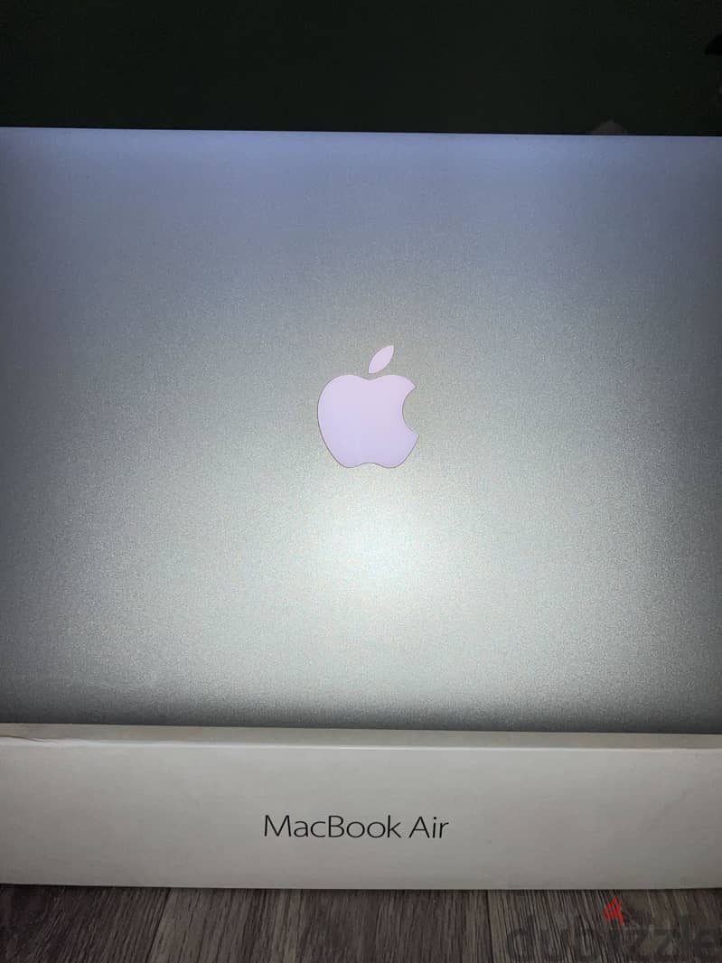 MacBook Air 2017 with box zirooo 7