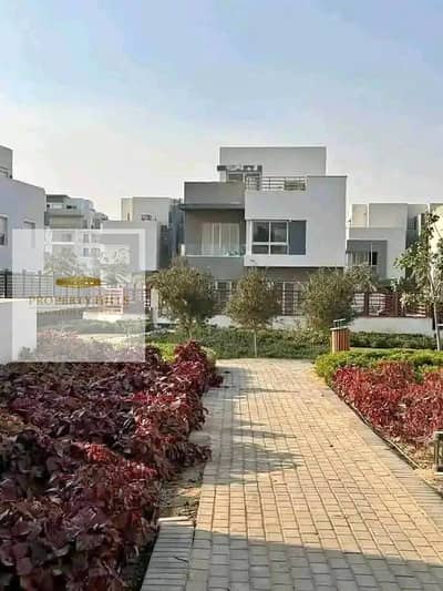 Villa with a garden for sale in the Fifth Settlement with installment payments over 10 years directly on the southern ninety in front of Mivida in the heart of the Golden Square