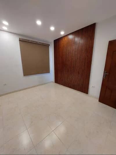 مكتب للايجار يصلح مقر لشركة كمبوند بيفرلي هيلز فيو رائع لوكيشن مميزOffice for rent, suitable as a company headquarters, in Beverly Hills Compound; features a wonderful view and a prime location.