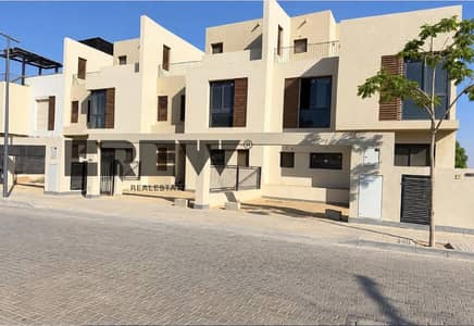 Twin house 245m for sale, resale, immediate occupancy at the old price in Sodic Eastown,185m Garden, with a distinctive layout, ready for viewing.