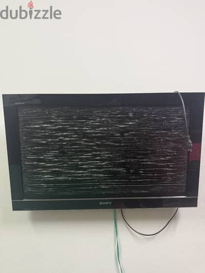 شاشة Sony Bravia LCD 32 بوصة للبيع — تحتاج صيانة