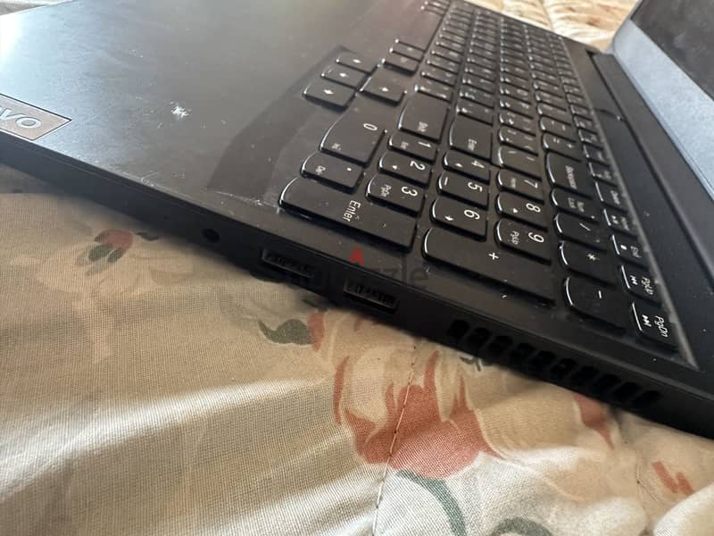 Lenovo IdeaPad Gaming 3 15IHU6 1